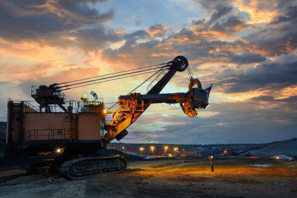 Excavadora realizando movimiento de tierra.